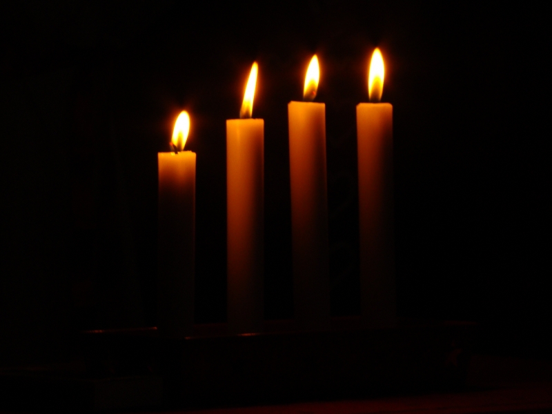 2278136-candles-in-the-dark