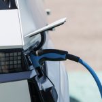 Framtidssäker elbilsladdning med AI och batterilagring